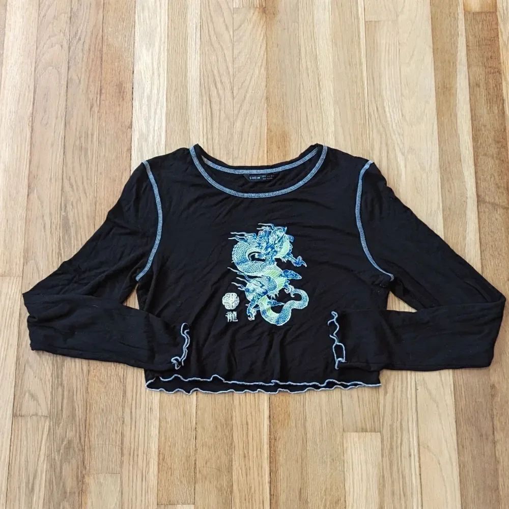 SHEIN BLACK CROPPED LONG SLEEVE DRAGON TOP SHIRT